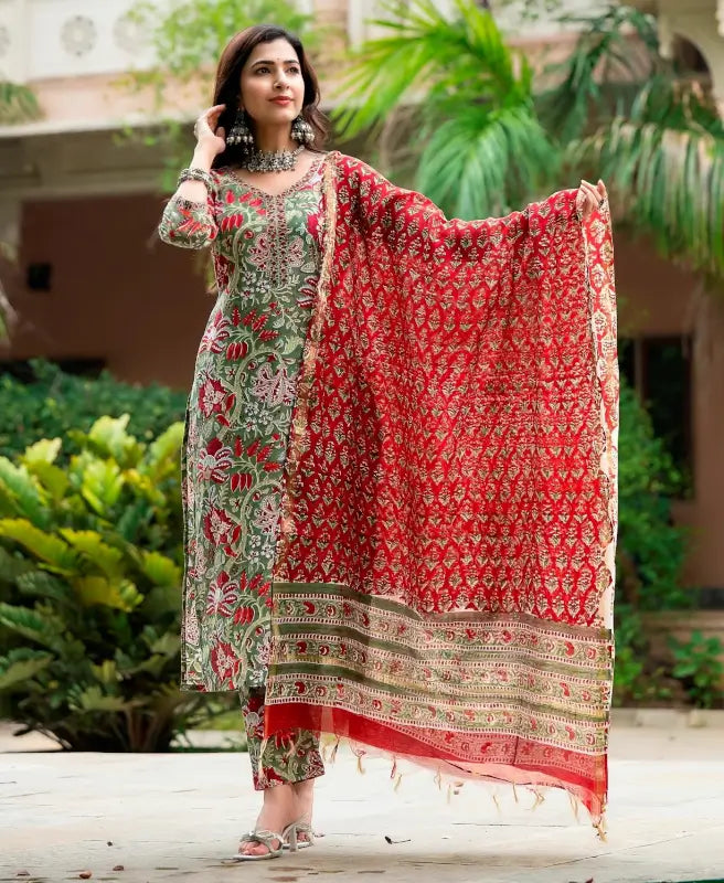 Women Multicolor Printed Viscose Rayon Kurta, Pant And Dupatta Set ( multicolor, S )