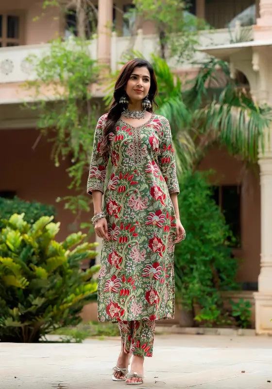 Women Multicolor Printed Viscose Rayon Kurta, Pant And Dupatta Set ( multicolor, S )