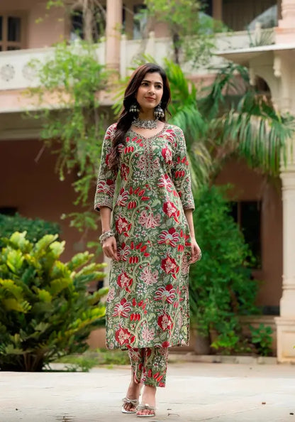 Women Multicolor Printed Viscose Rayon Kurta, Pant And Dupatta Set ( multicolor, S )