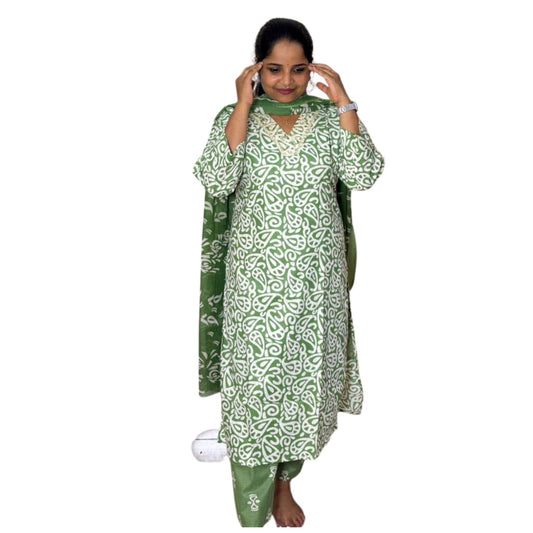 Woman Modeling Green And White Printed Kurta Set With Matching Dupatta - 5XL Size - S.NO 414138